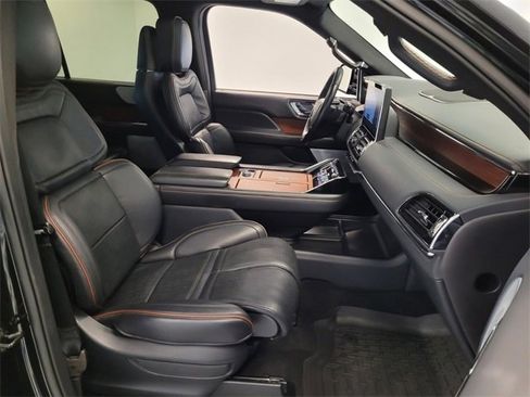 Used 2024 Lincoln Navigator Black Label image 18