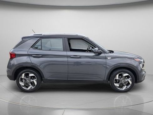 Used 2023 Hyundai Venue Limited w/ Cargo Package FWD image 5