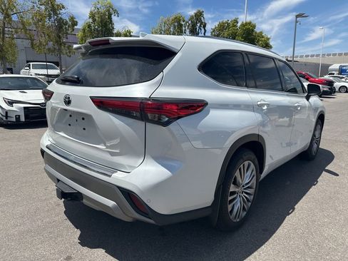 Used 2022 Toyota Highlander Platinum FWD image 6