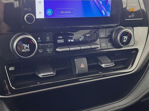 Used 2024 Toyota Highlander LE image 18