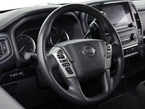 Used 2022 Nissan Titan SV RWD image 12