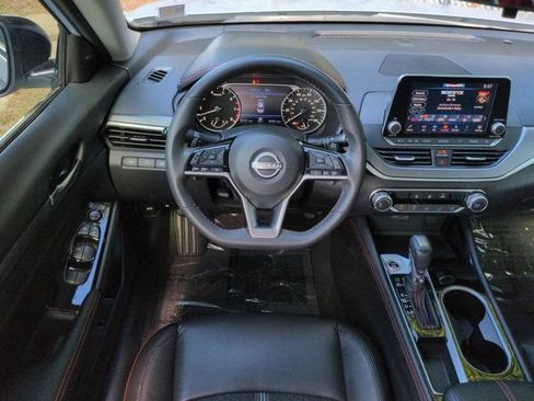 Used 2024 Nissan Altima 2.5 SR FWD image 14