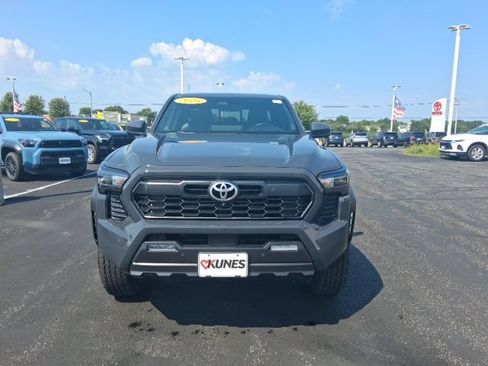 Used 2024 Toyota Tacoma TRD Off-Road w/ TRD Off Road Premium Package AWD/4WD image 2