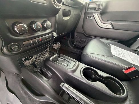 Used 2013 Jeep Wrangler Unlimited Sahara w/ Connectivity Group image 13