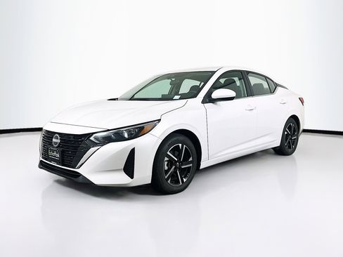 Used 2024 Nissan Sentra SV image 3