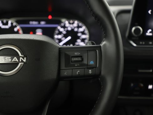 Used 2025 Nissan Rogue SV AWD/4WD image 28