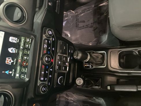 Used 2022 Jeep Gladiator Willys image 18