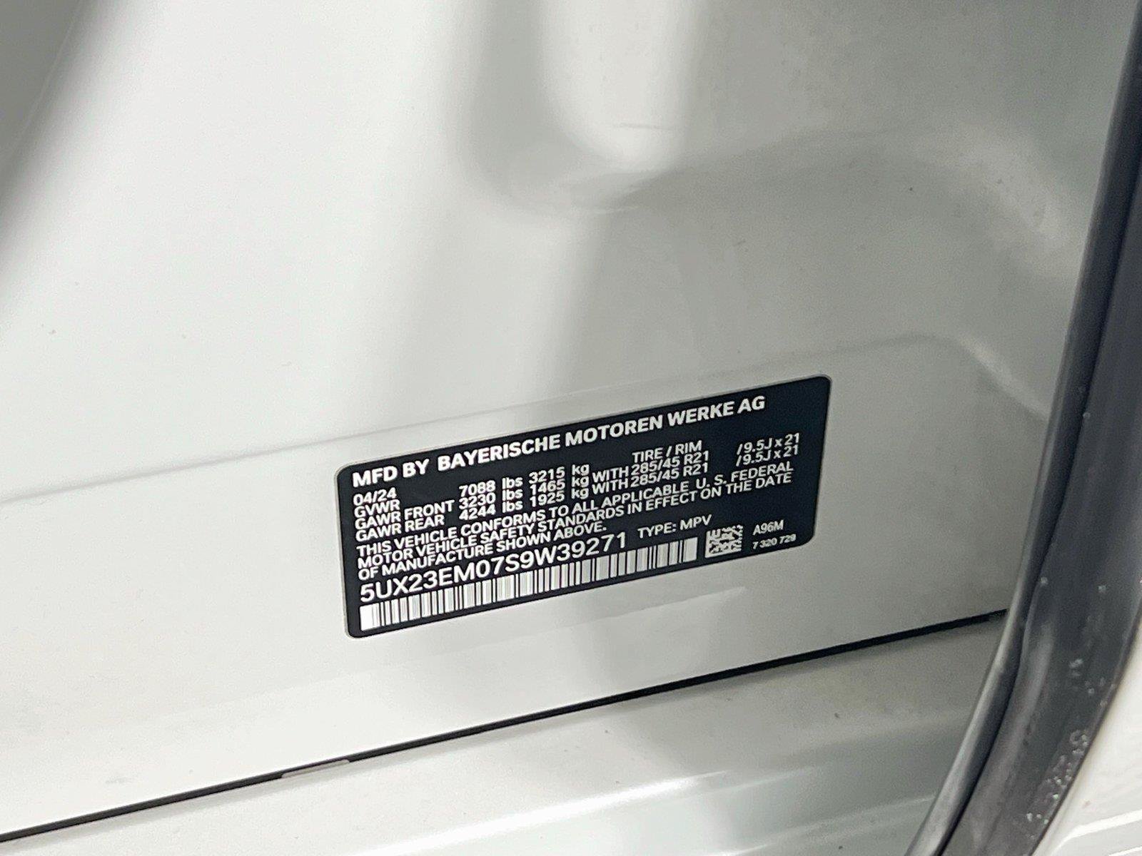 Used 2025 BMW X7 xDrive40i w/ M Sport Package AWD/4WD image 32