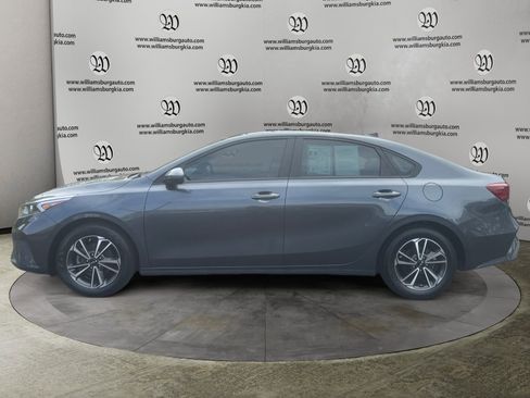 Used 2023 Kia Forte LXS w/ LXS Technology Package FWD image 2