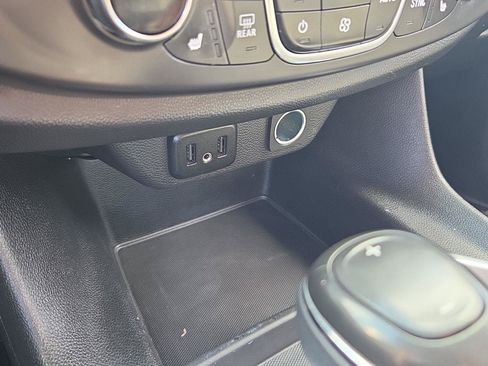 Used 2020 Chevrolet Traverse LT FWD image 12