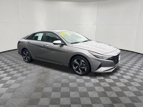 Used 2023 Hyundai Elantra SEL w/ Convenience Package FWD image 3