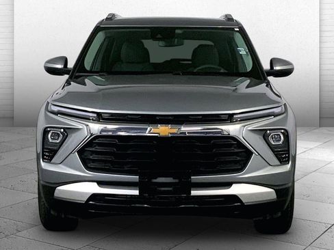 Used 2025 Chevrolet TrailBlazer LT AWD/4WD image 2