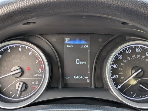 Used 2022 Toyota Camry LE image 30