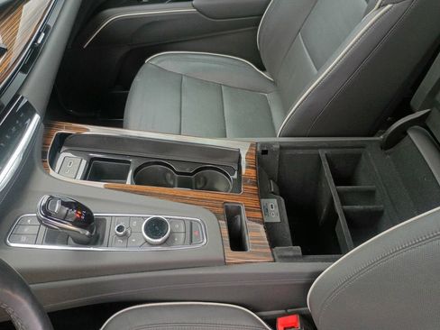 Used 2024 Cadillac Escalade Premium Luxury w/ Performance Package image 17