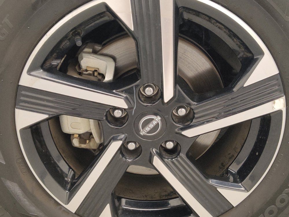 Used 2025 Nissan Sentra SV FWD image 31