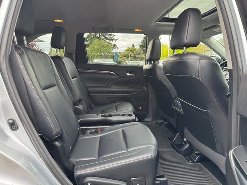 Used 2015 Toyota Highlander Limited w/ Driver Technology Package image 18