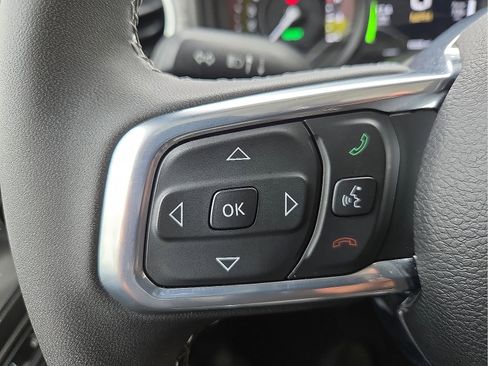 Used 2025 Jeep Wrangler Unlimited Sahara AWD/4WD image 19