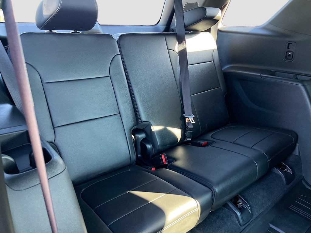 Used 2023 Chevrolet Traverse LT w/ LPO, Floor Liner Package AWD/4WD image 26