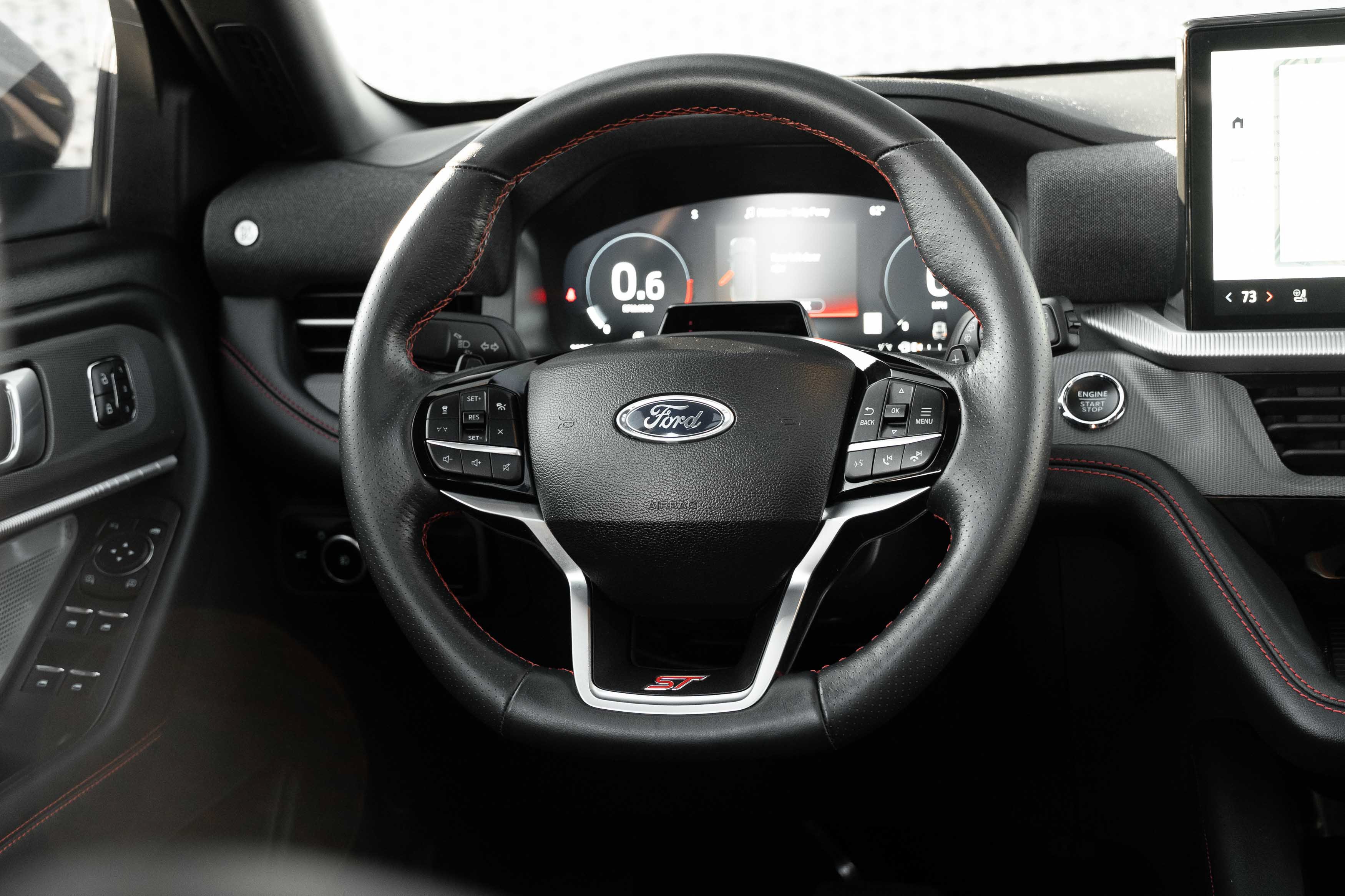 Used 2025 Ford Explorer ST AWD/4WD image 9