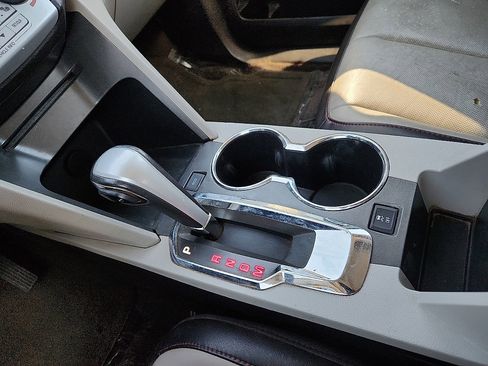 Used 2011 GMC Terrain SLT image 12