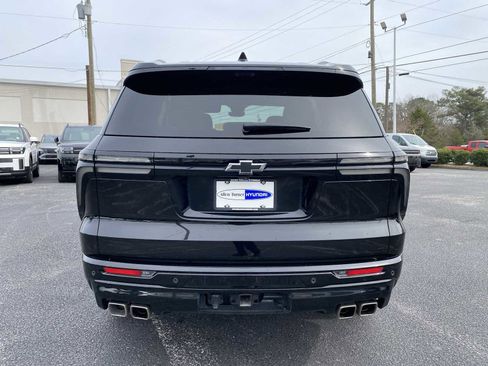 Used 2024 Chevrolet Traverse RS image 11