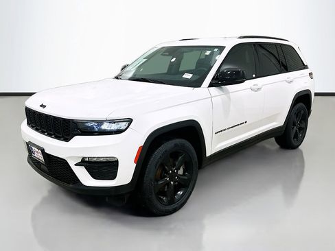 Used 2023 Jeep Grand Cherokee Limited w/ Black Appearance Package AWD/4WD image 3
