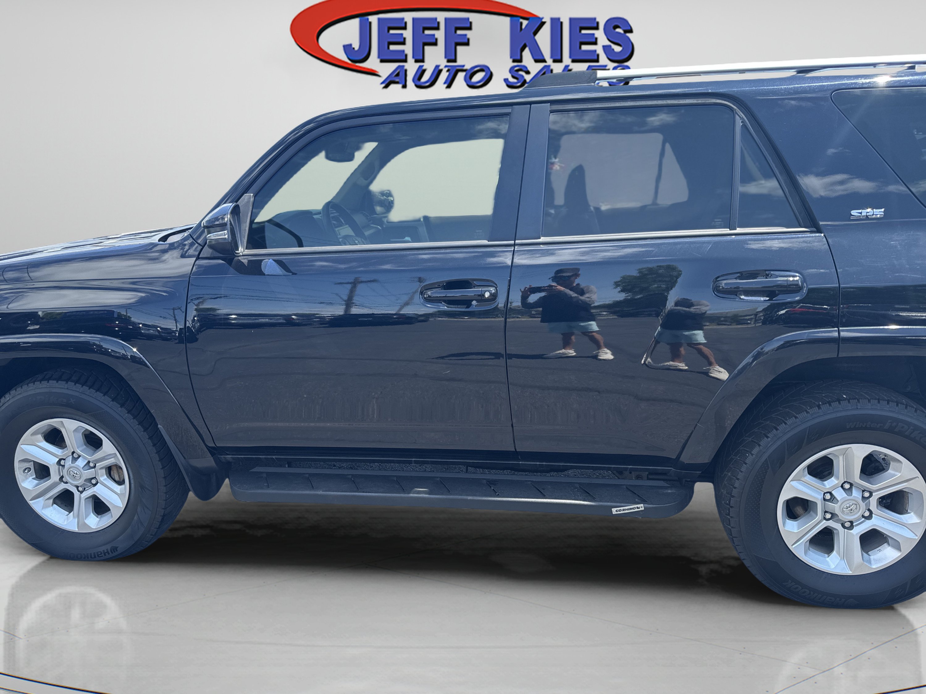 Used 2021 Toyota 4Runner SR5 Premium w/ Moonroof Package AWD/4WD image 7