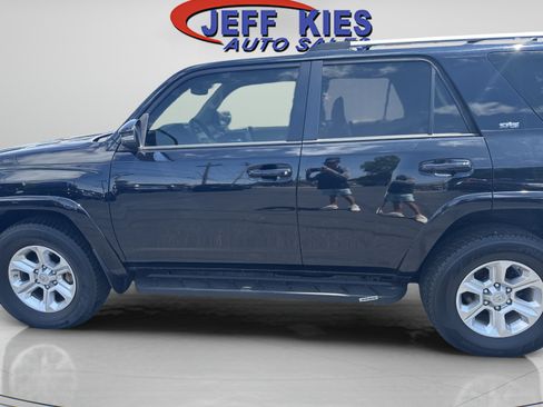 Used 2021 Toyota 4Runner SR5 Premium w/ Moonroof Package AWD/4WD image 7