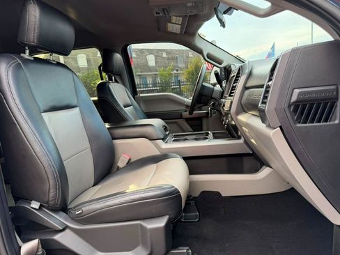 Used 2019 Ford F250 XLT w/ XLT Premium Package AWD/4WD image 18