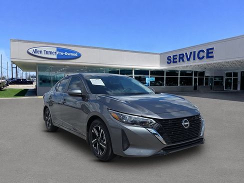 Used 2025 Nissan Sentra SV FWD image 2