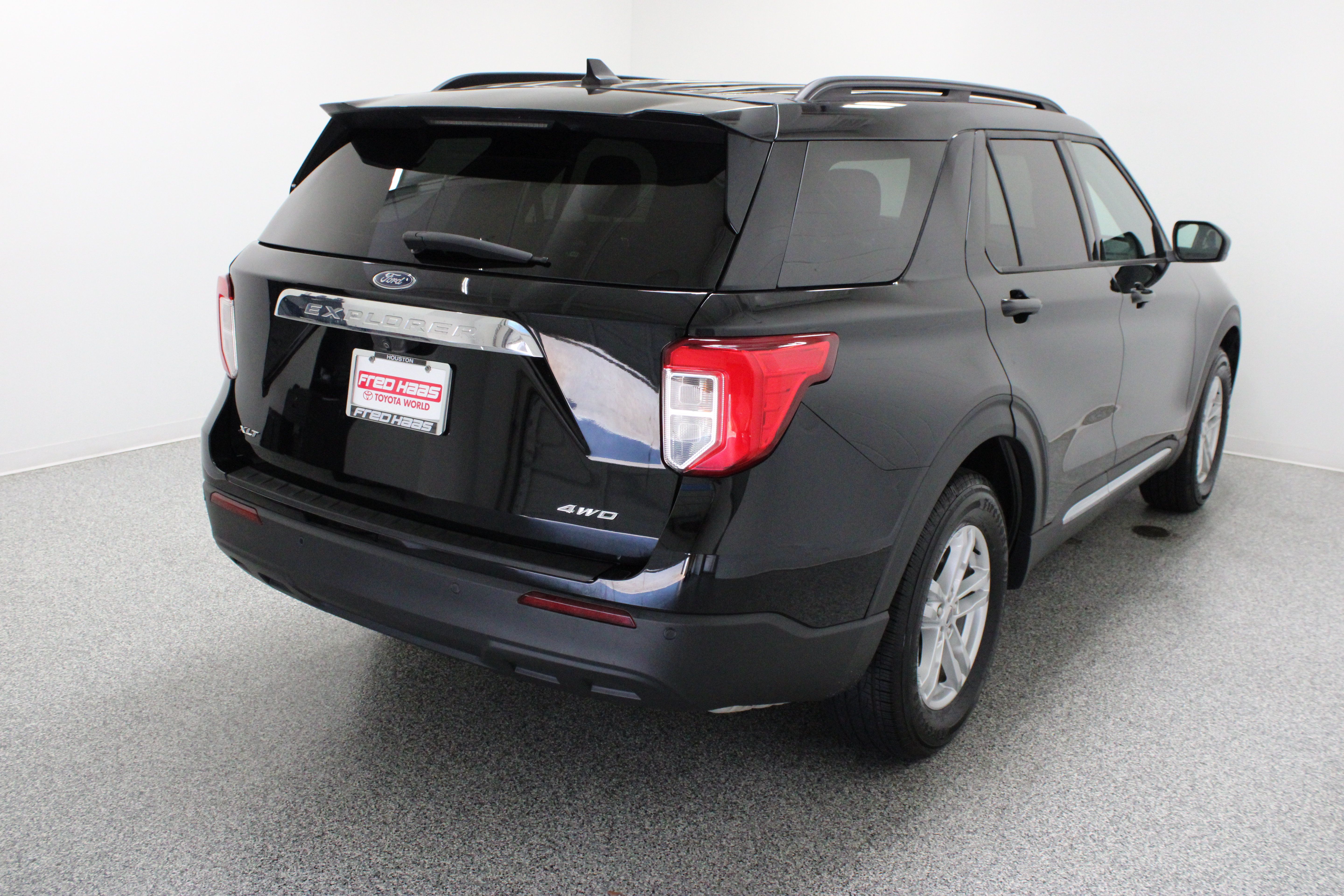 Used 2022 Ford Explorer XLT AWD/4WD image 7