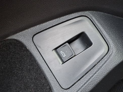 Certified 2023 Volkswagen Tiguan SEL R-Line AWD/4WD image 28