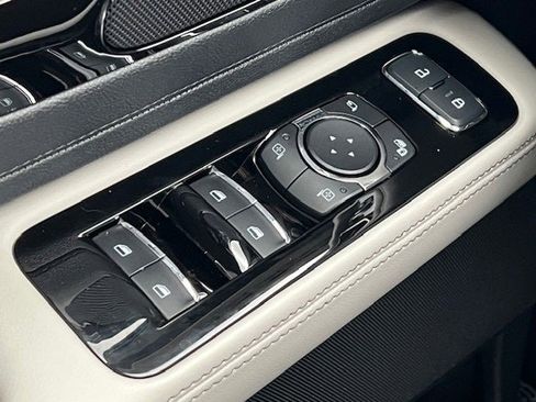 New 2026 Lincoln Aviator AWD image 37