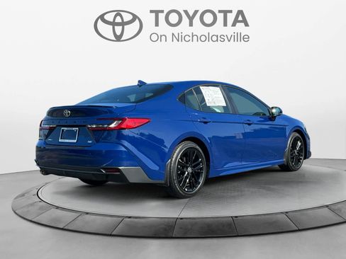 Used 2026 Toyota Camry SE w/ Convenience Package FWD image 5