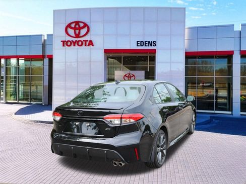 Certified 2025 Toyota Corolla SE FWD image 3