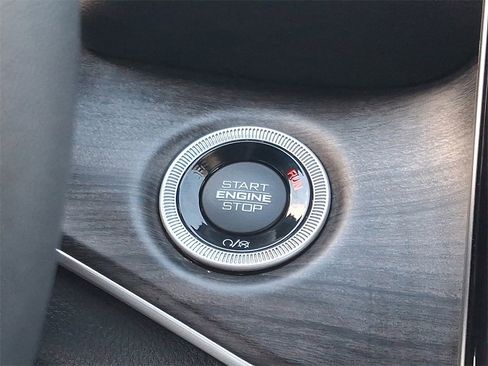 Used 2022 Jeep Grand Cherokee Limited image 25