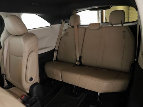 Used 2022 Toyota Sienna XLE image 28
