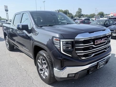 Used 2022 GMC Sierra 1500 SLT AWD/4WD image 3