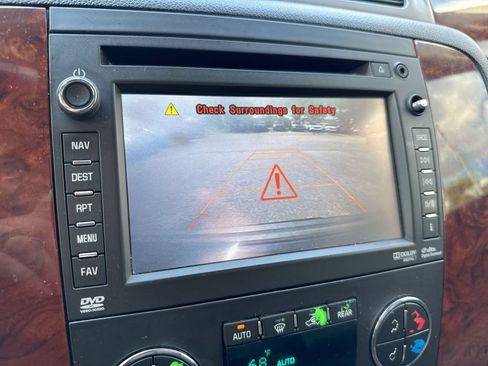 Used 2013 Chevrolet Suburban LTZ AWD/4WD image 16