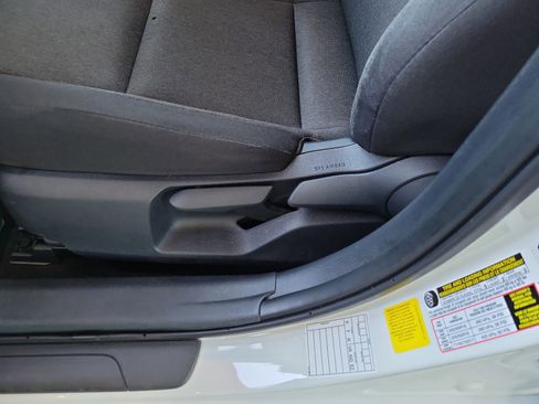 Used 2025 Toyota Camry LE image 9