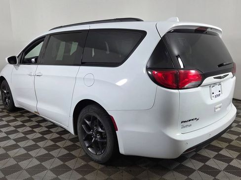 Used 2018 Chrysler Pacifica Touring-L Plus w/ S Appearance Package FWD image 6