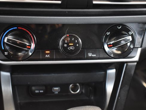 Used 2023 Kia Seltos LX AWD/4WD image 9