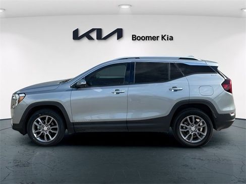 Used 2024 GMC Terrain SLT image 8