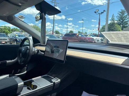 Used 2022 Tesla Model Y Performance AWD/4WD image 19