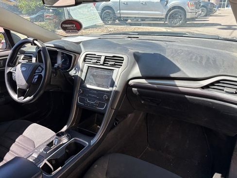 Used 2019 Ford Fusion SE FWD image 28
