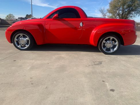 Used 2005 Chevrolet SSR w/ Preferred Equipment Group image 5