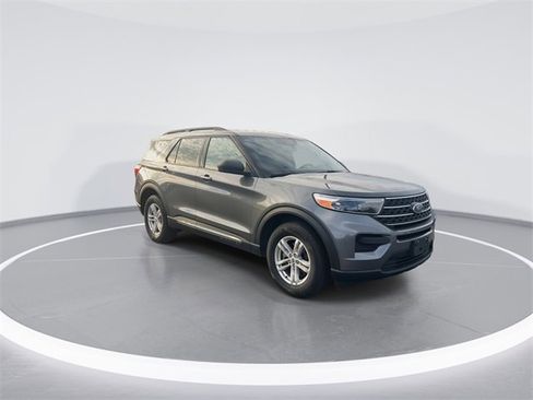 Used 2022 Ford Explorer XLT image 9
