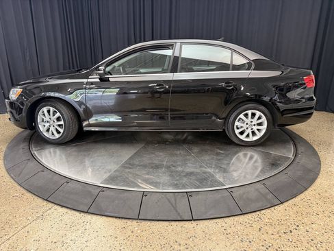 Used 2013 Volkswagen Jetta SE FWD image 3