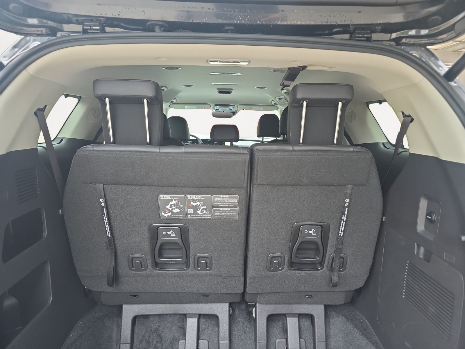 Certified 2026 Kia Carnival EX FWD image 10