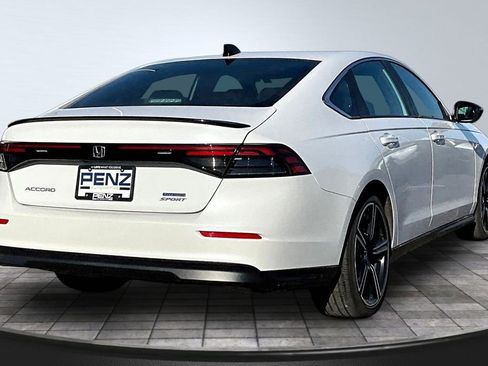 Used 2025 Honda Accord Sport image 6